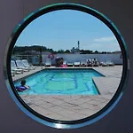 Astoria Park Hotel