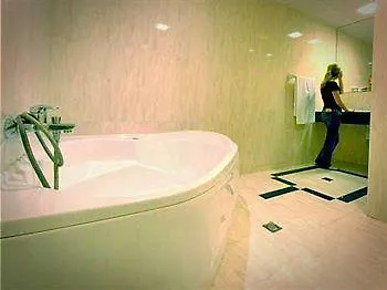 فندق Astoria Park 4*